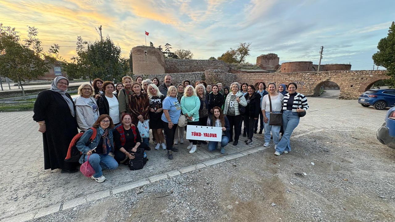 Yalova Turk Universiteli Kadinlar Dernek Sube Iznik Gezi (3)
