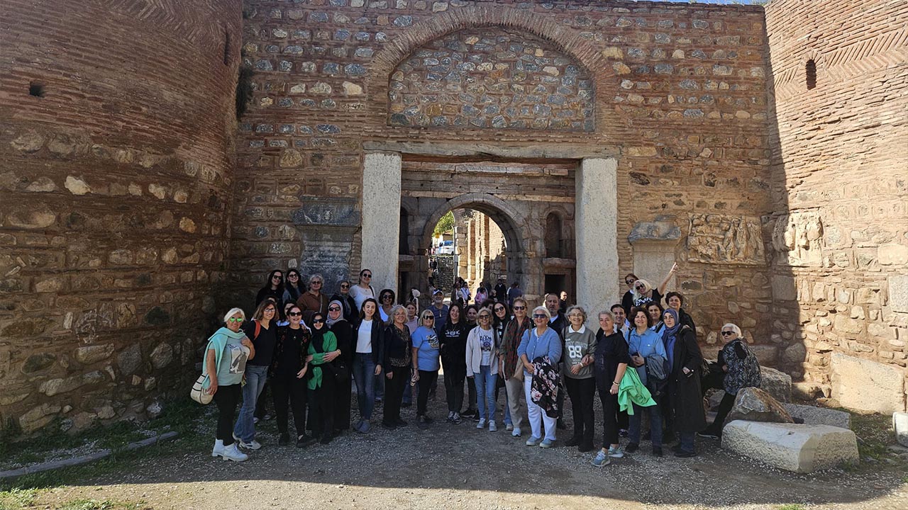 Yalova Turk Universiteli Kadinlar Dernek Sube Iznik Gezi (4)