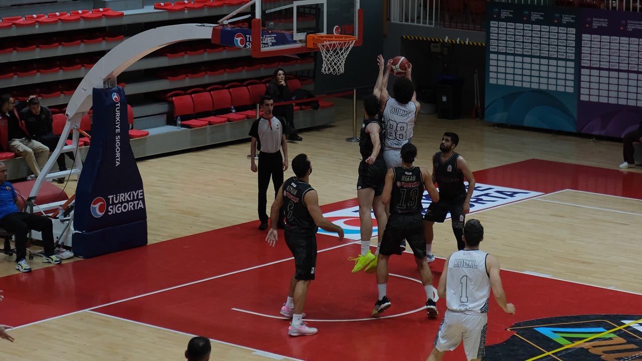 Yalova Turkiye Basketbol Ikinci Lig Ciftlikkoy Belediyespor Aksihar Galibiyet (5)