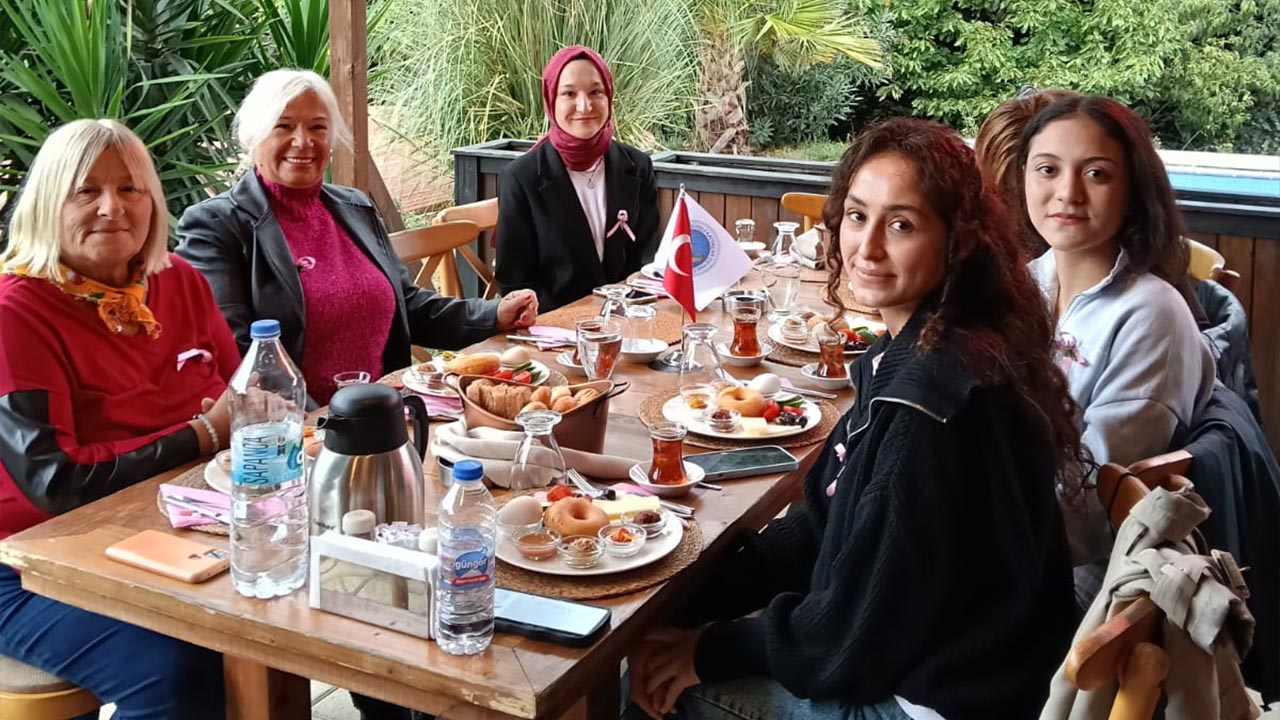 Yalova Turkiye Universiteli Kadinlar Dernek Sube Kahvalti Etkinlik Busiyer Meme Kanser (5)
