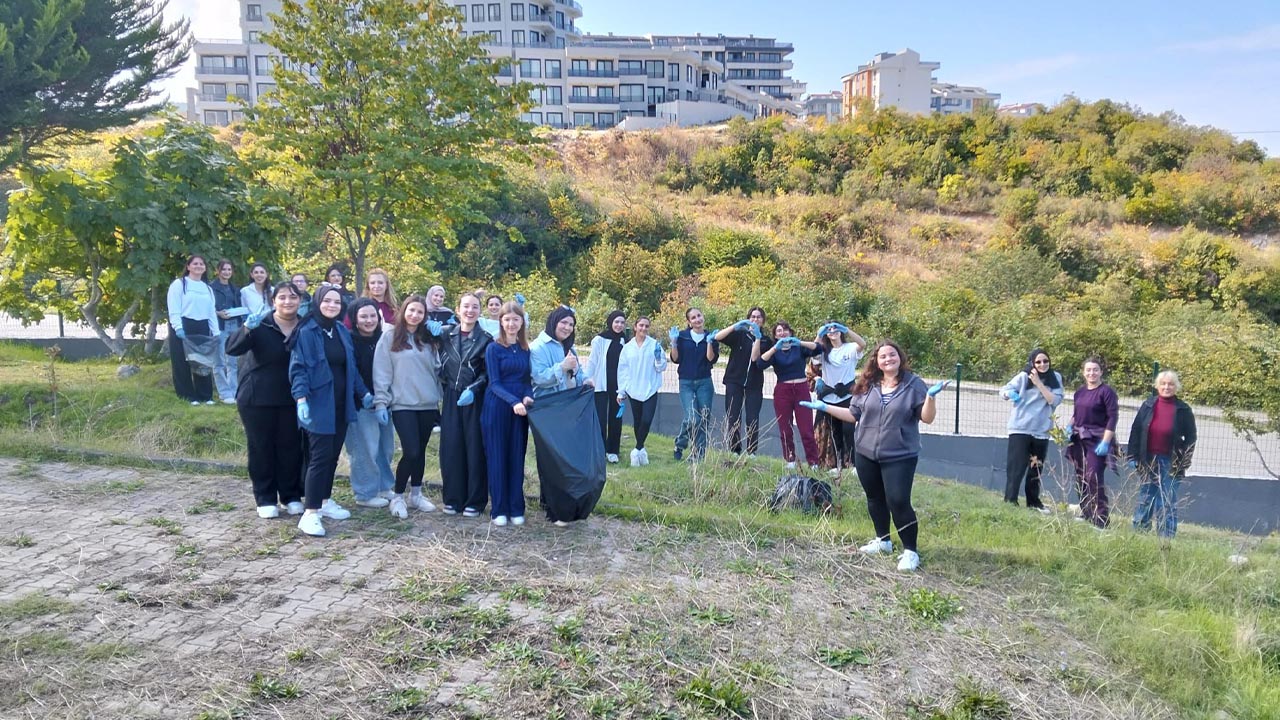 Yalova Univeritesi Kent Toplum Arastirmalari Kulubu Cinarcik Myo Kampus Cevre Temizlik(1)