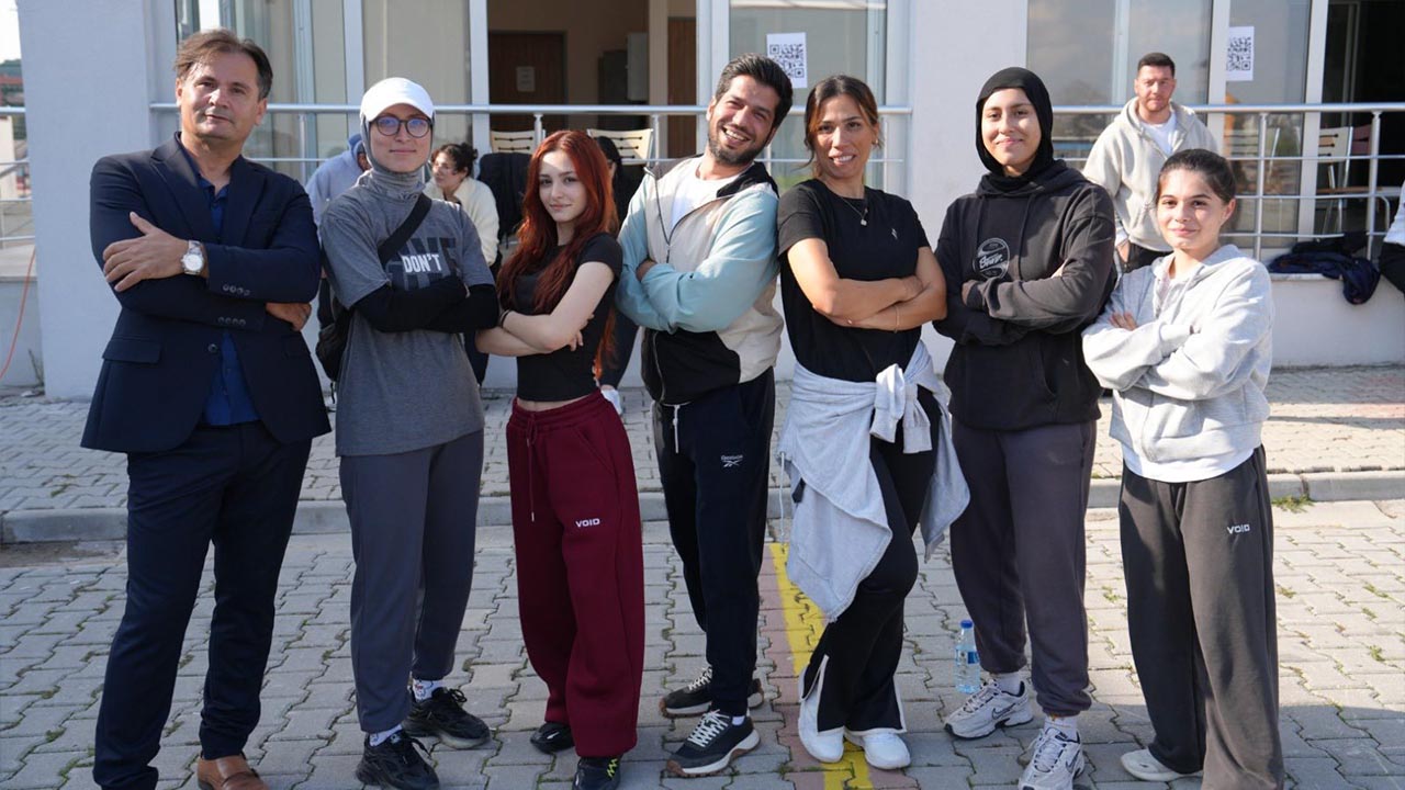 Yalova Universite Spor Bilimleri Fakulte Geleneksel Sokak Oyunlari Senlik (1)