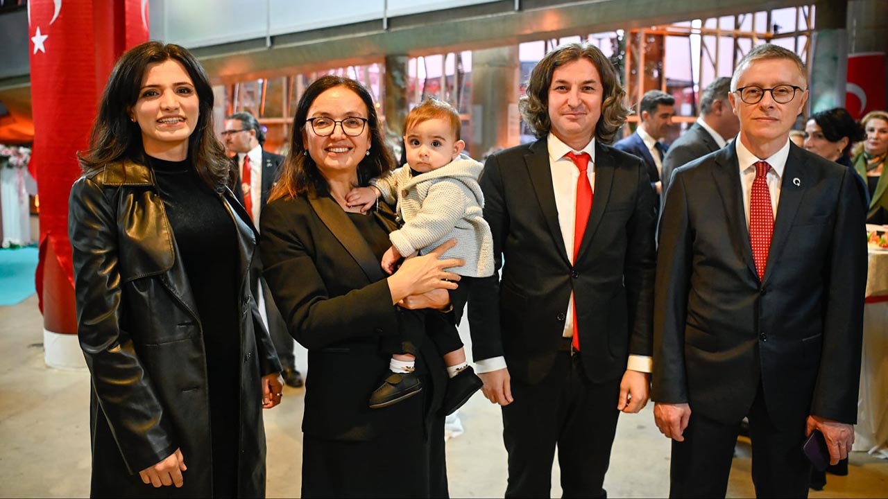 Yalova Vali Esi Bayramlasma Program Duzenledi (4)