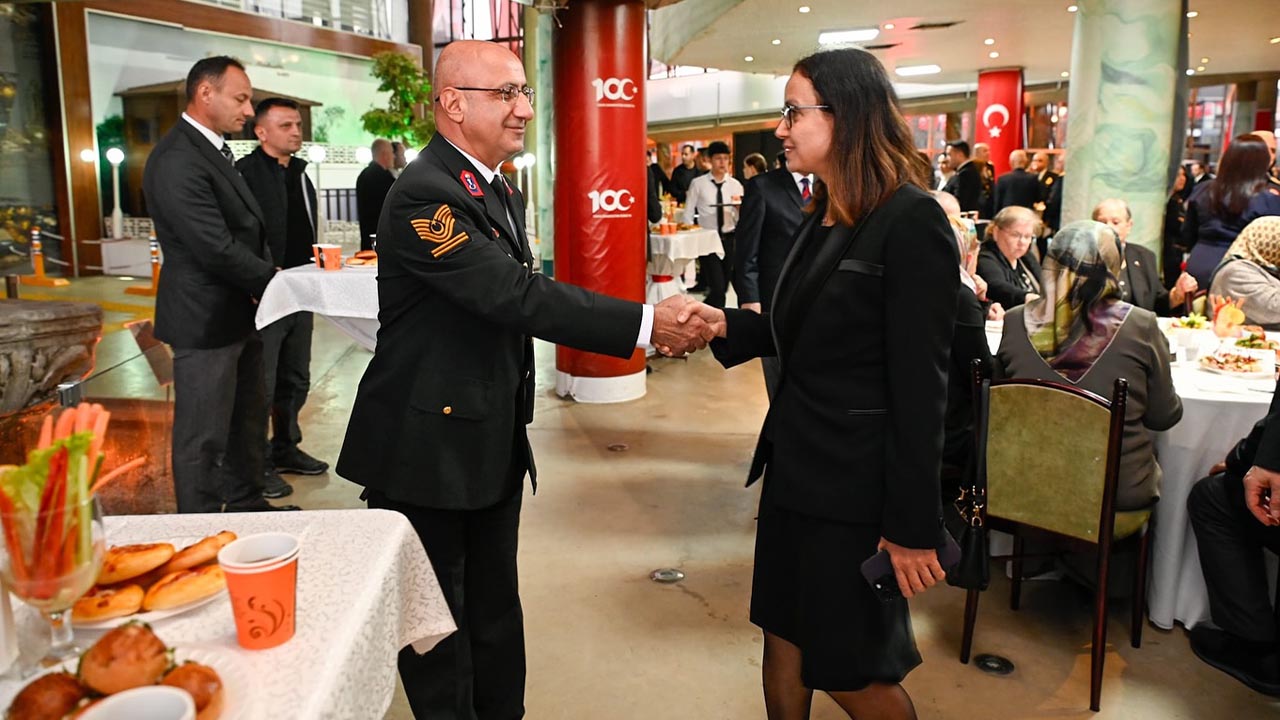 Yalova Vali Esi Bayramlasma Program Duzenledi (7)