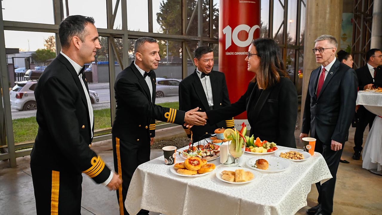 Yalova Vali Esi Bayramlasma Program Duzenledi (8)