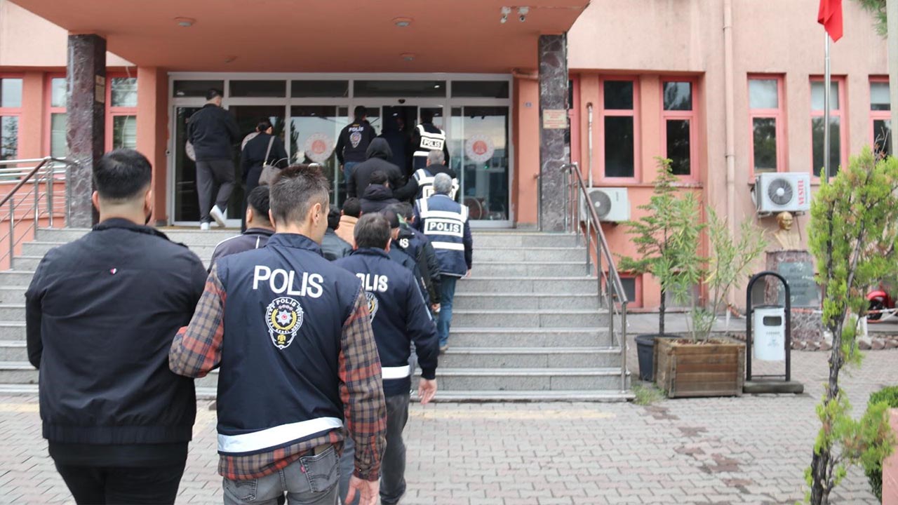 Yalova’nın Da Aralarında Bulunduğu 7 Ilde Eş Zamanlı Operasyon 14 Tutuklama (1)
