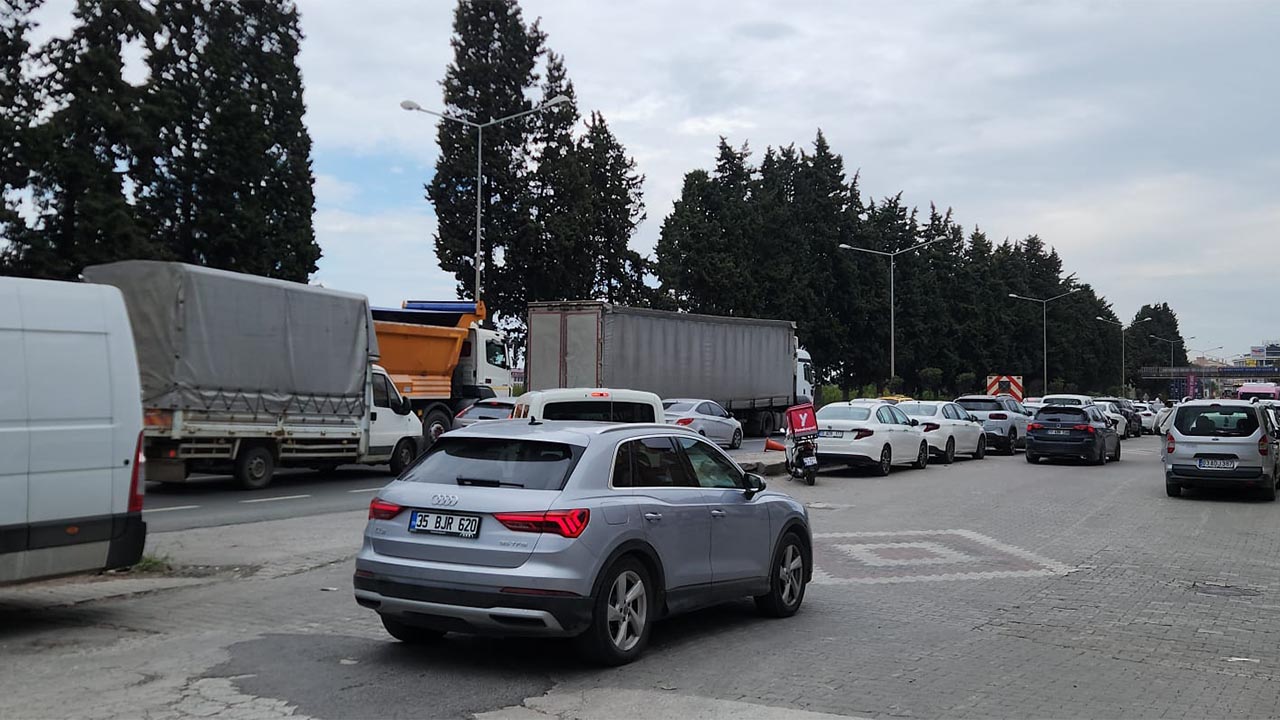 Yol Çalışması Yalova İzmit Trafiğini Kilitledi (1)