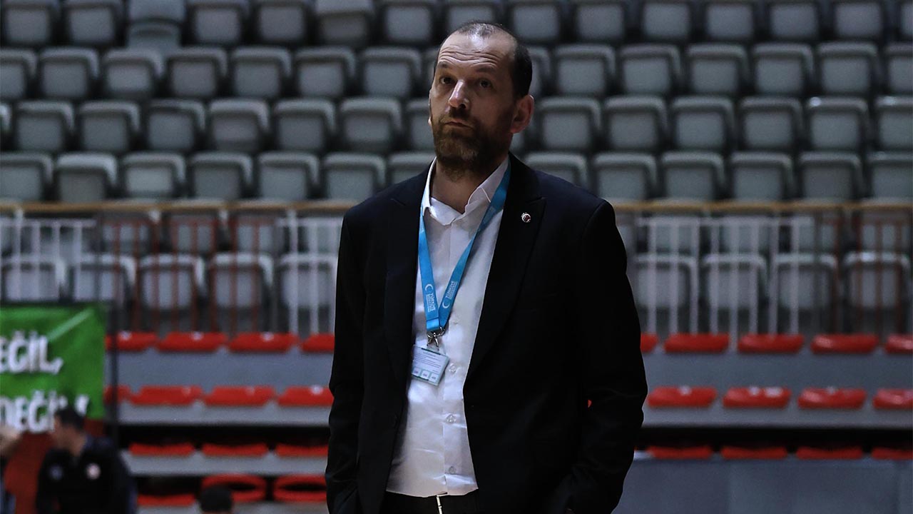 Bizim Kızlar Seyircisi Karşısına Çıkıyor (1)