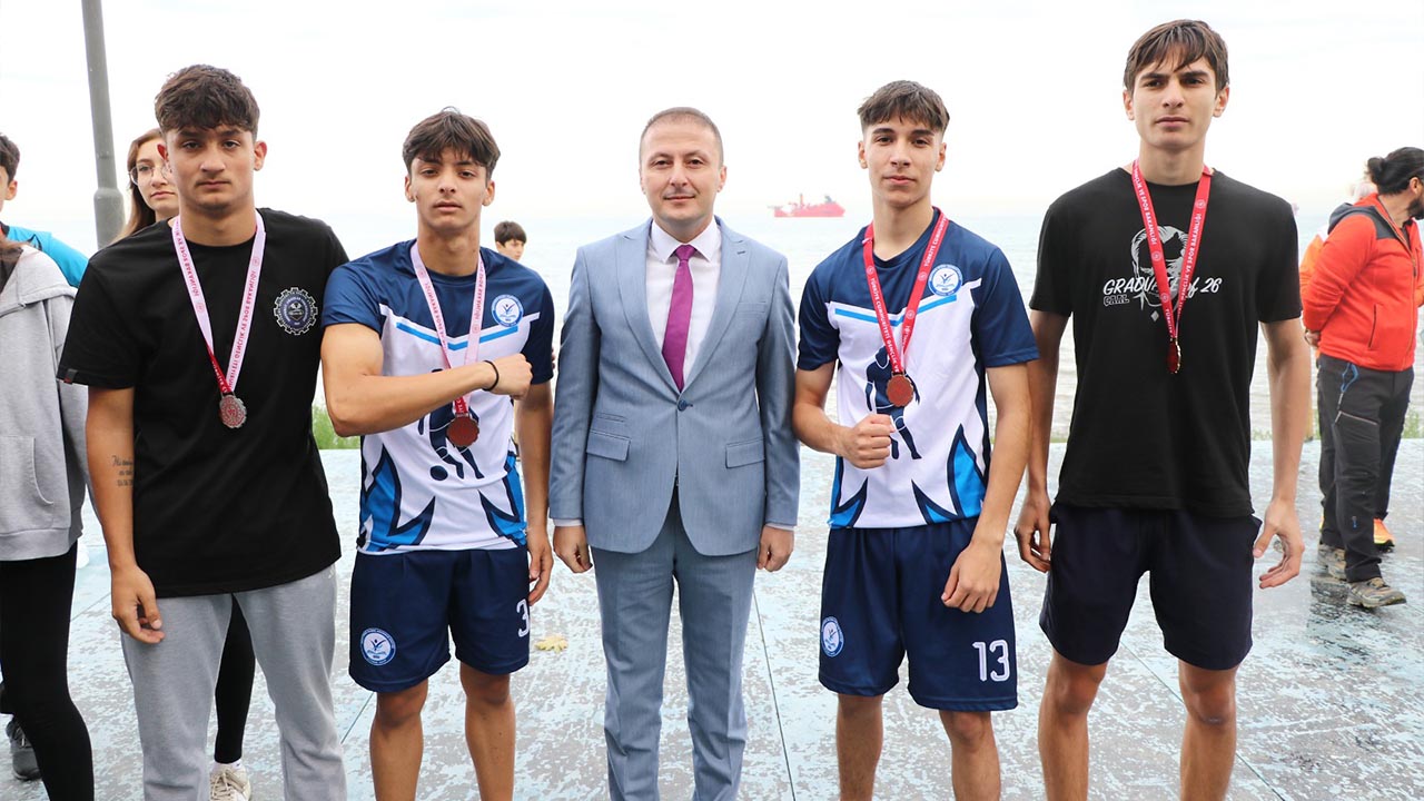 Çiftlikköy’de Cumhuriyet Koşusu Heyecanı Yaşandı (3)