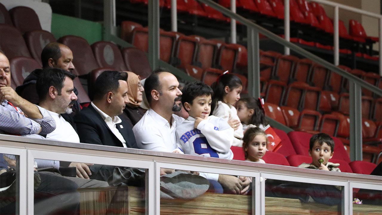 Çiftlikköy’ün Sultanları ‘Es’ Vermedi (3 0) (2)