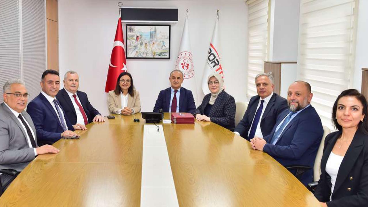 Yalova İçi̇n Spor Yatirimlari Protokol İmzalandi (2)