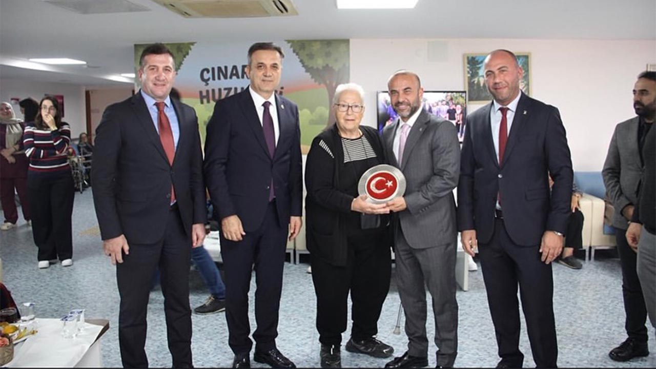 Ak Parti Heyeti, Huzurevi Sakinleriyle Bir Araya Geldi (3)