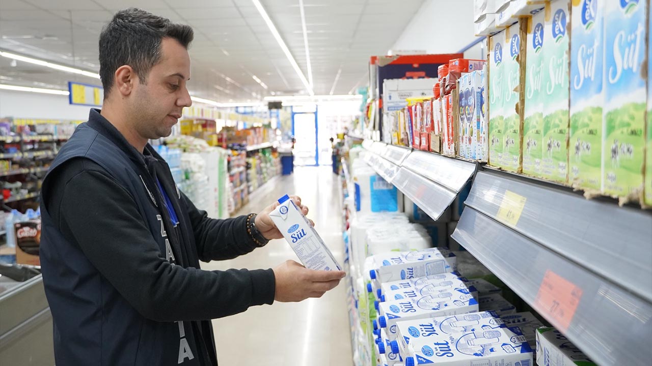 Armutlu’da Zincir Marketlere Sıkı Denetim (3)