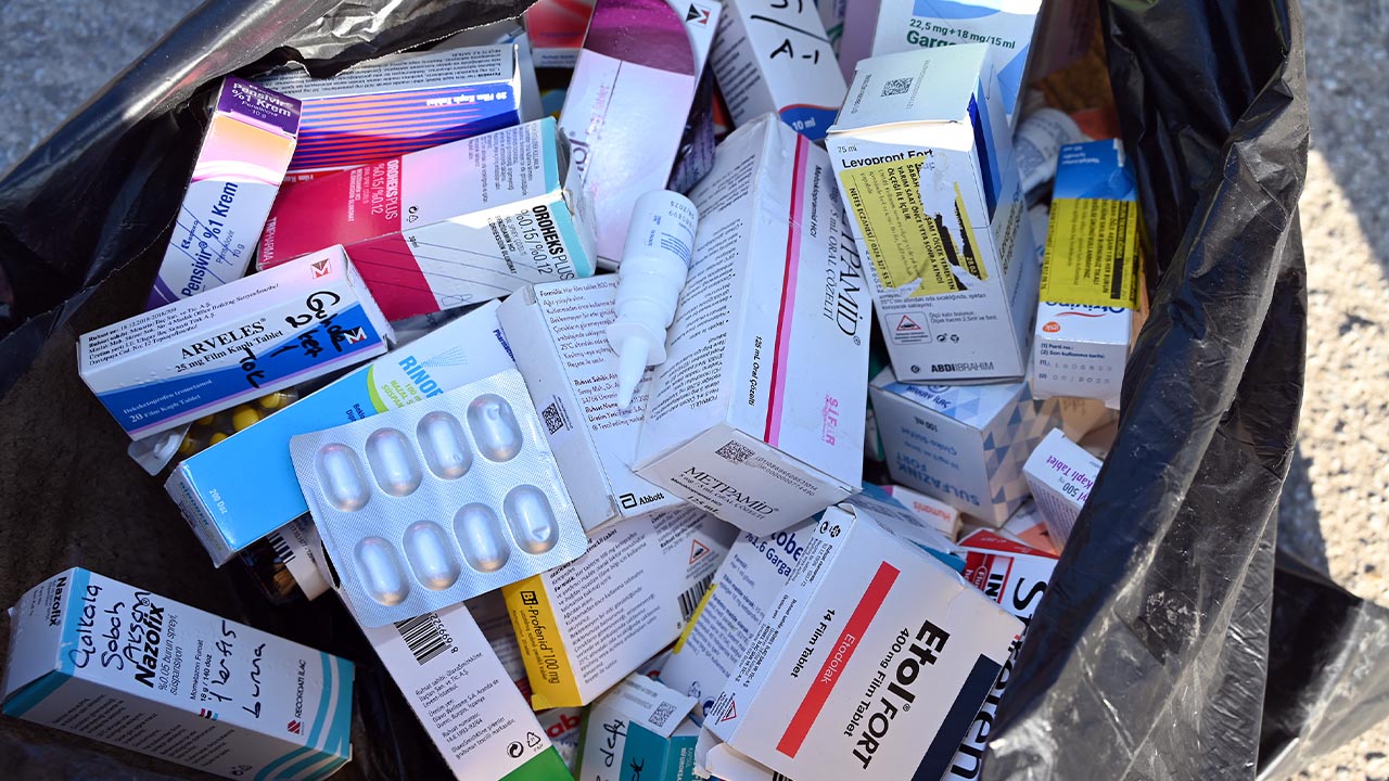 Atik İlaçlar Doğaya Deği̇l Bertarafa Gi̇di̇yor (1)