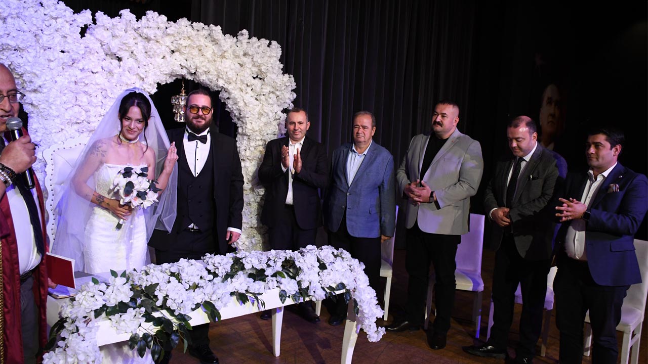 Batuhan Ile Elif Nur Görkemli Törenle Evlendi (2)