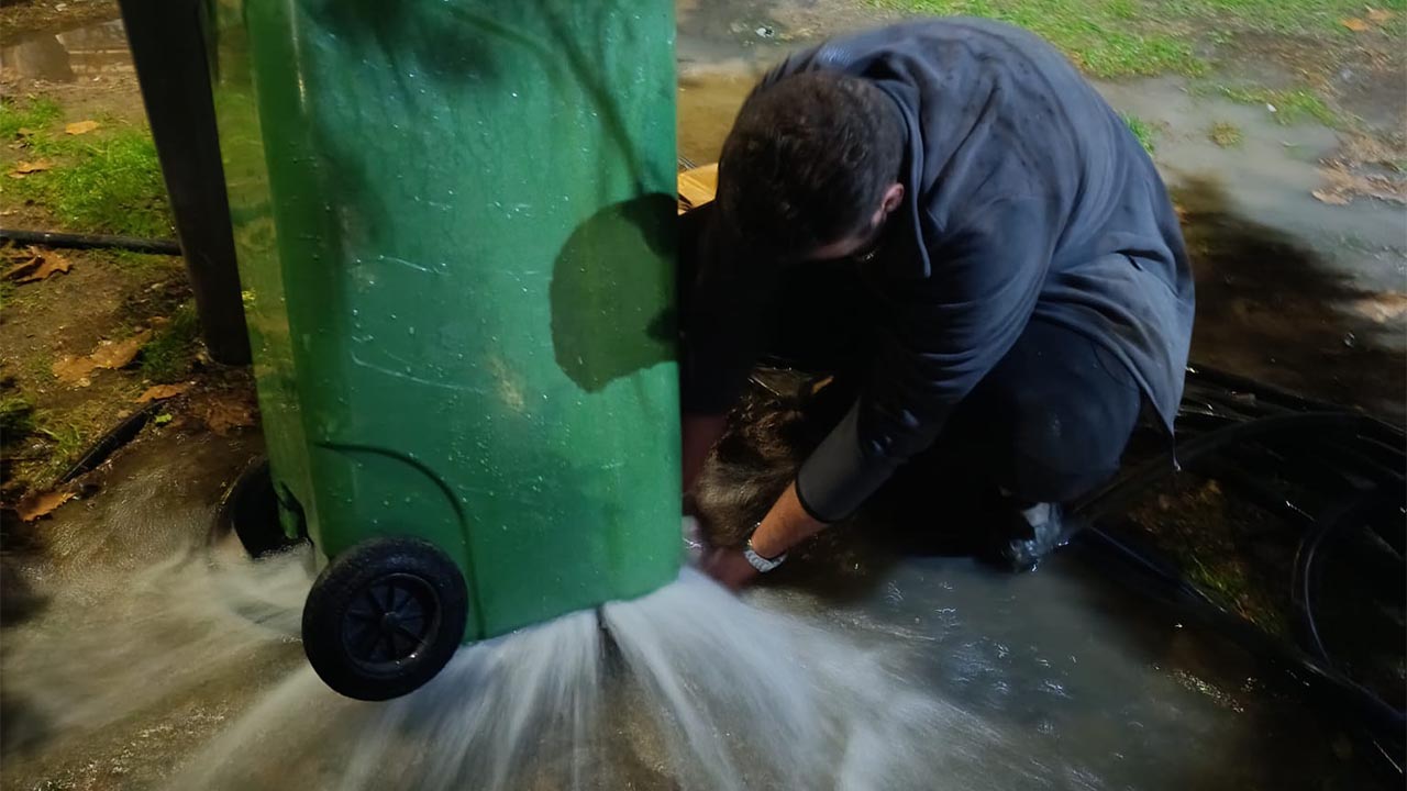 Cevdet Aydın Parkı’nda Su Arızasına Anında Müdahale (2)