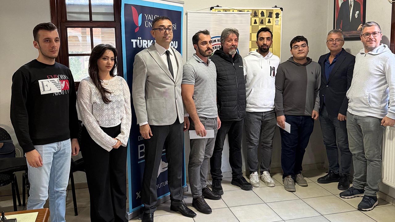 Cumhuriyet'in 102. Yılı Anısına Satranç Turnuvası Yalova'da Yapıldı (2)