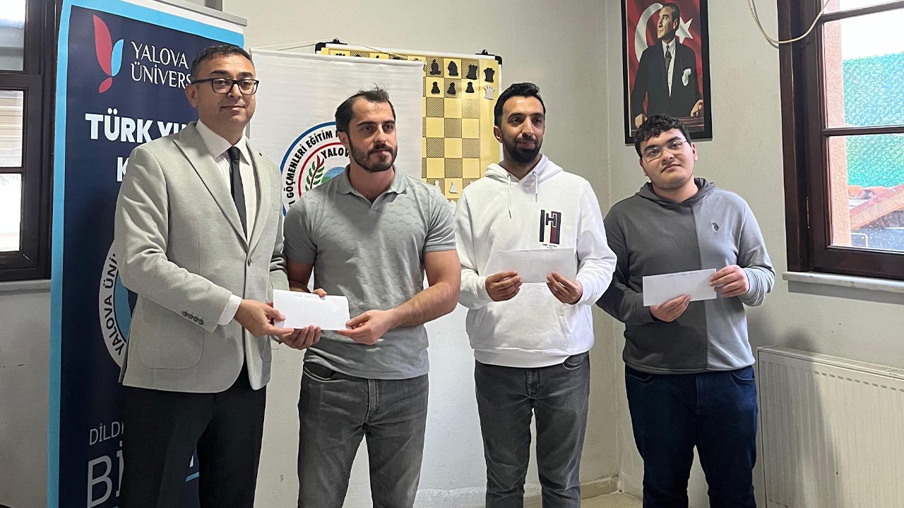 Cumhuriyet'in 102. Yılı Anısına Satranç Turnuvası Yalova'da Yapıldı (3)
