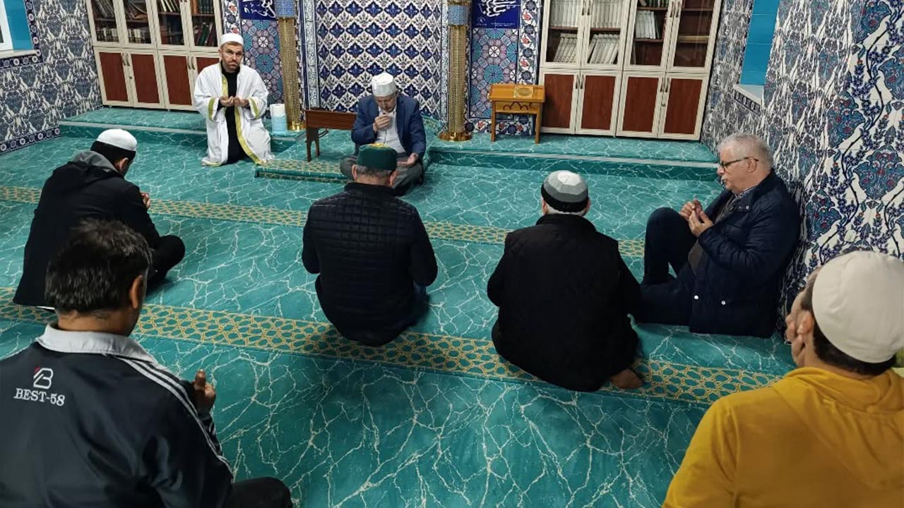 Dere Mahallesi’nde Sabah Namazına Yoğun İlgi (1)