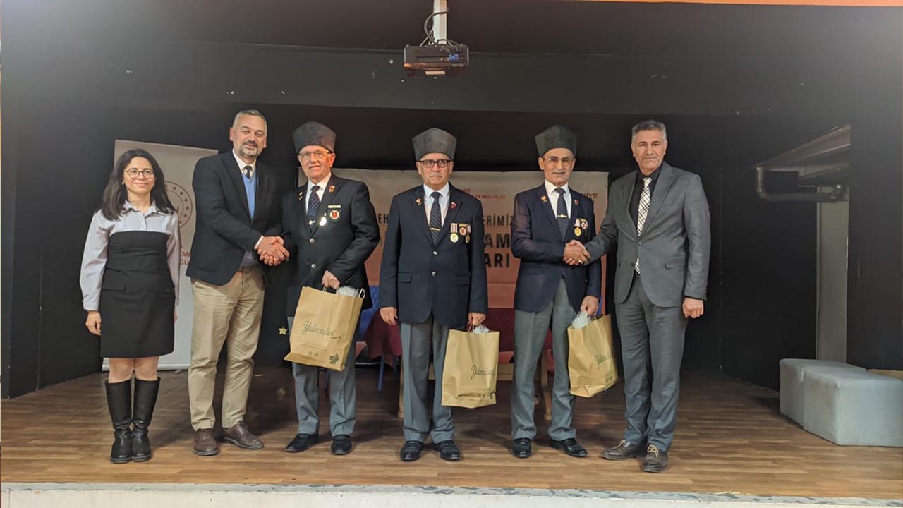 Gaziler, Öğrencilerle Vatan Sevgisini Paylaştı (3)