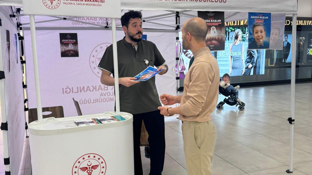 Sağlıklı Gülüşler İçin Bilgilendirme Standı (1)