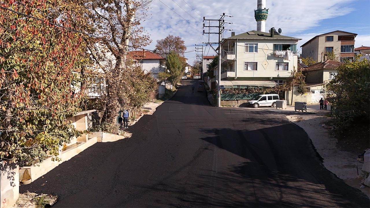 Sugören Köyü’nde Sıcak Asfalt Çalışmaları Sürüyor (2)