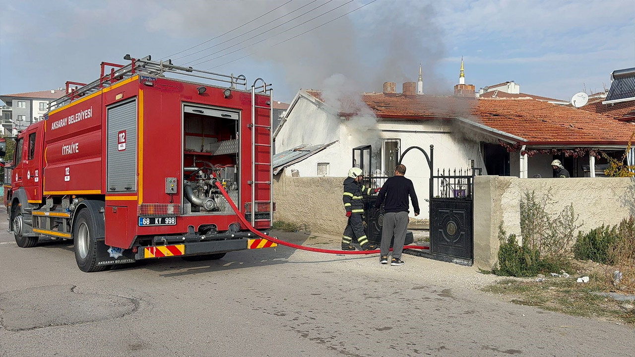 Aksaray Annesinin Evini Atese Verip Kacti (3)