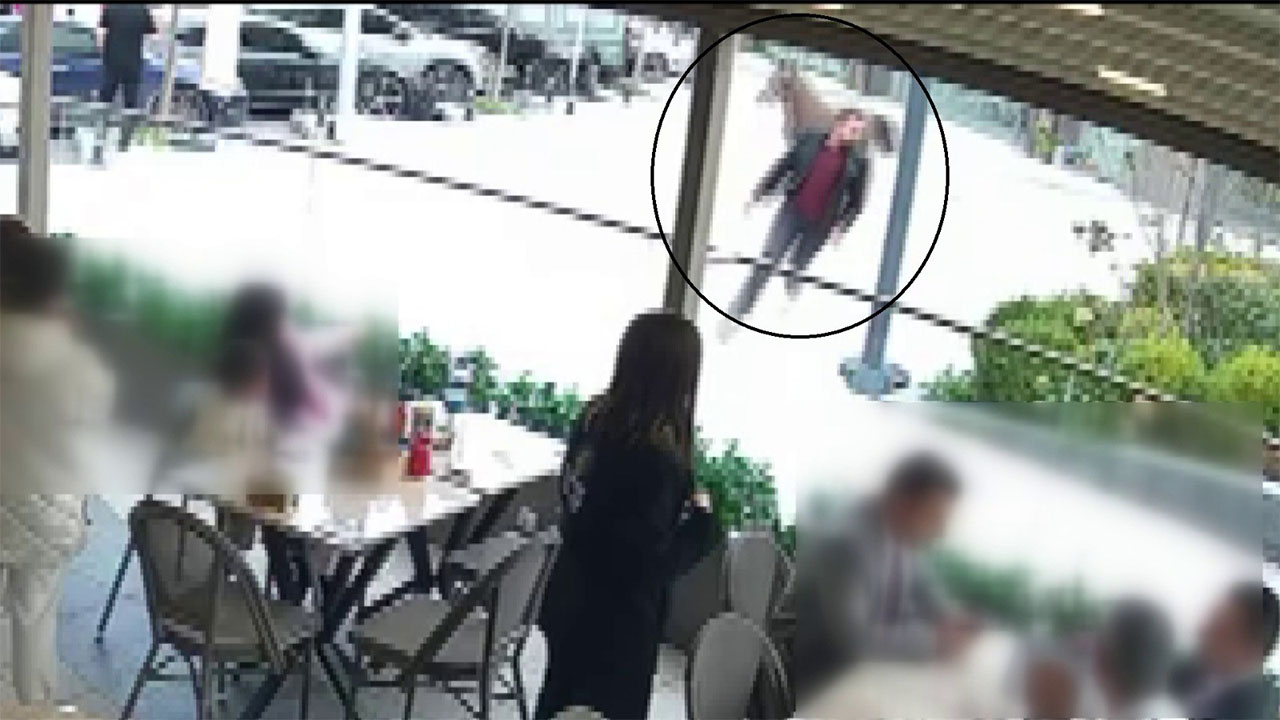 Başıboş At Vatandaşları Dakikalarca Kovaladı (1)