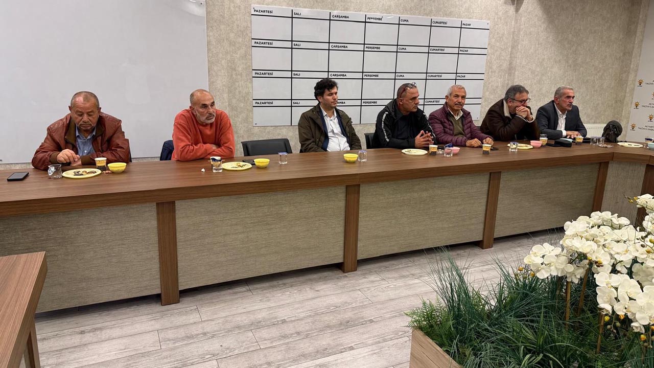 Yalova Ak Parti Eski Vekiller Il Baskanlar Vefa Toplanti (1)