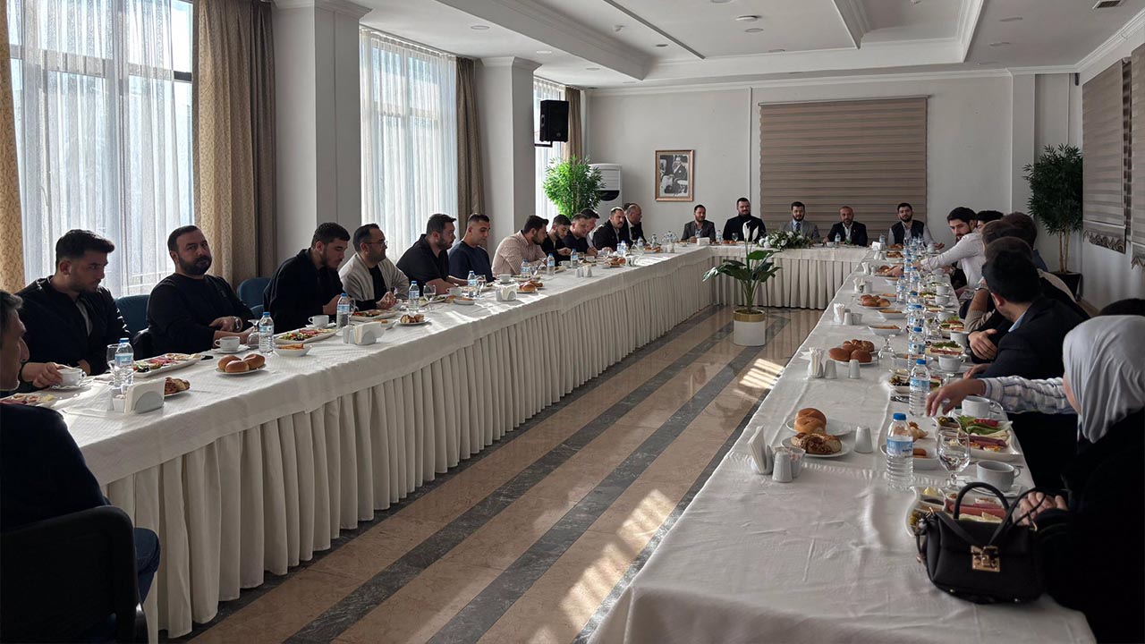 Yalova Ak Parti Stk Genclerle Toplanti (4)