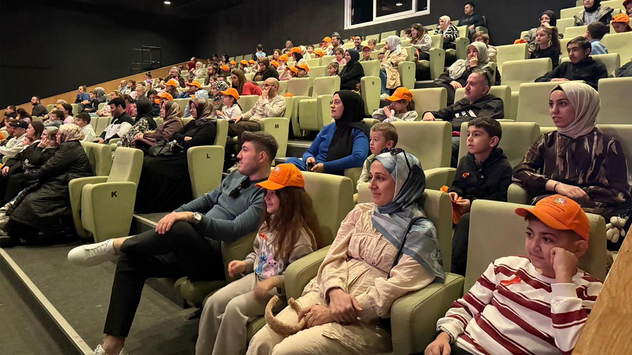 Yalova Belediyesi Muzikal Cocuk Oyun Ara Tatil Losemili Cocuklar Haftasi (1)