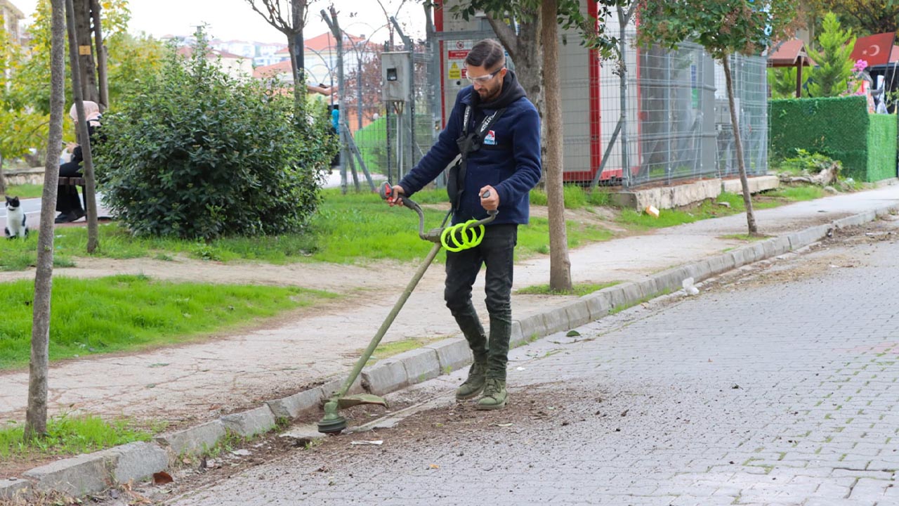 Yalova Belediyesi Park Bahceler Birim Temizlik Adnan Menderes Mahalle (1)