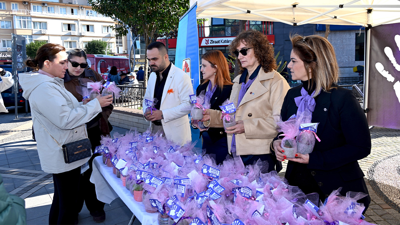 Yalova Beledi̇yesi̇’nden 25 Kasim’a Özel Farkindalik Etki̇nli̇ği̇ (1)