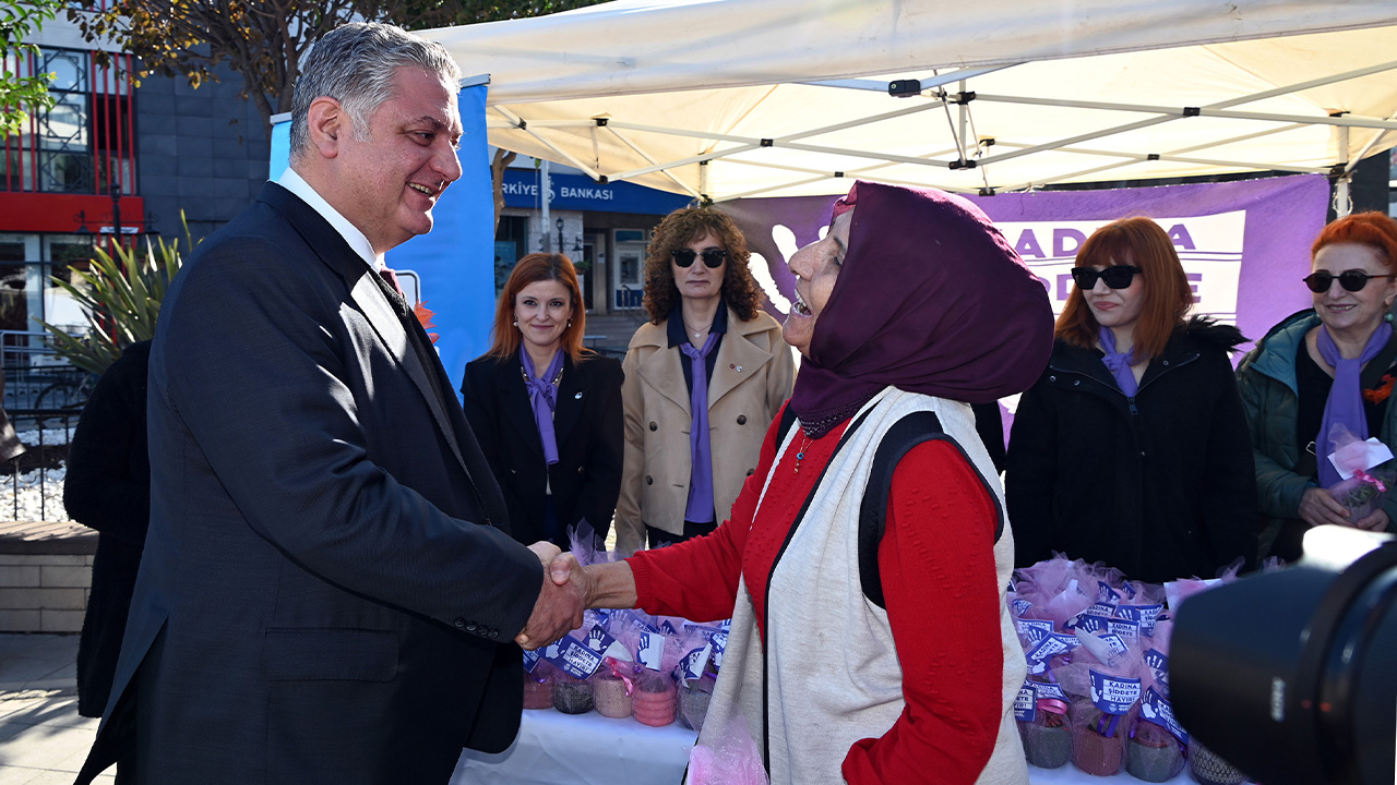 Yalova Beledi̇yesi̇’nden 25 Kasim’a Özel Farkindalik Etki̇nli̇ği̇ (2)