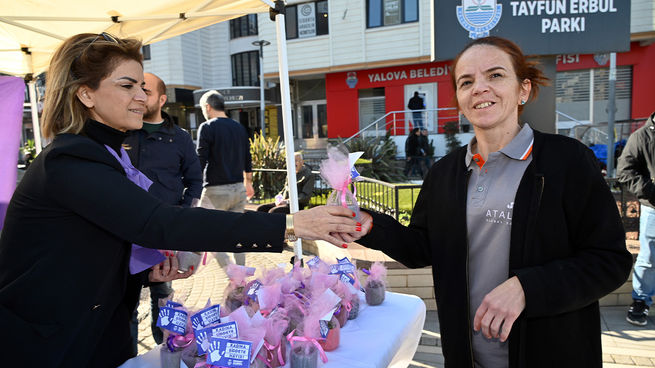 Yalova Beledi̇yesi̇’nden 25 Kasim’a Özel Farkindalik Etki̇nli̇ği̇ (3)