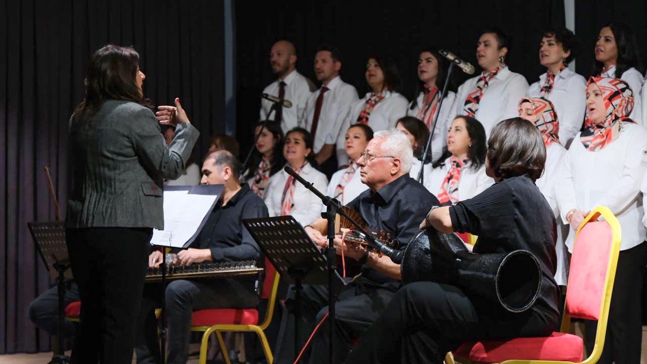 Yalova Ciftlikkoy Kaymakam Belediye Baskan 24 Kasim Ogretmenler Gun Kutlama (1)