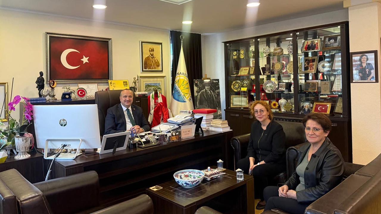 Yalova Cinarcik Belediye Baskan Ziyaretciler Aciklama Tesekkur (1)