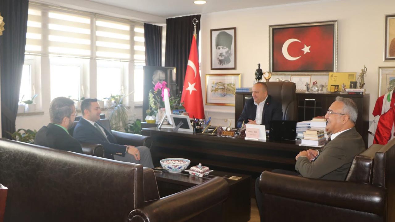 Yalova Cinarcik Belediye Baskan Ziyaretciler Aciklama Tesekkur (2)