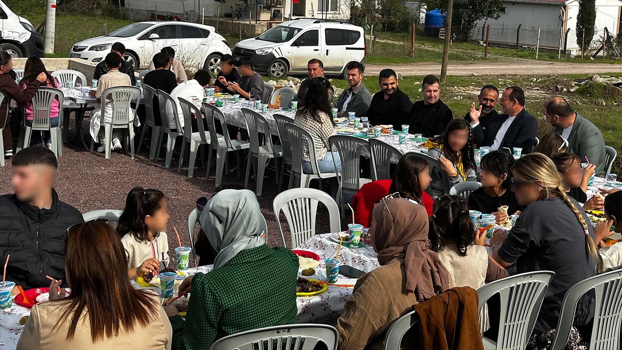 Yalova Devlet Korumasi Altindaki Cocuklara Yemek (2)