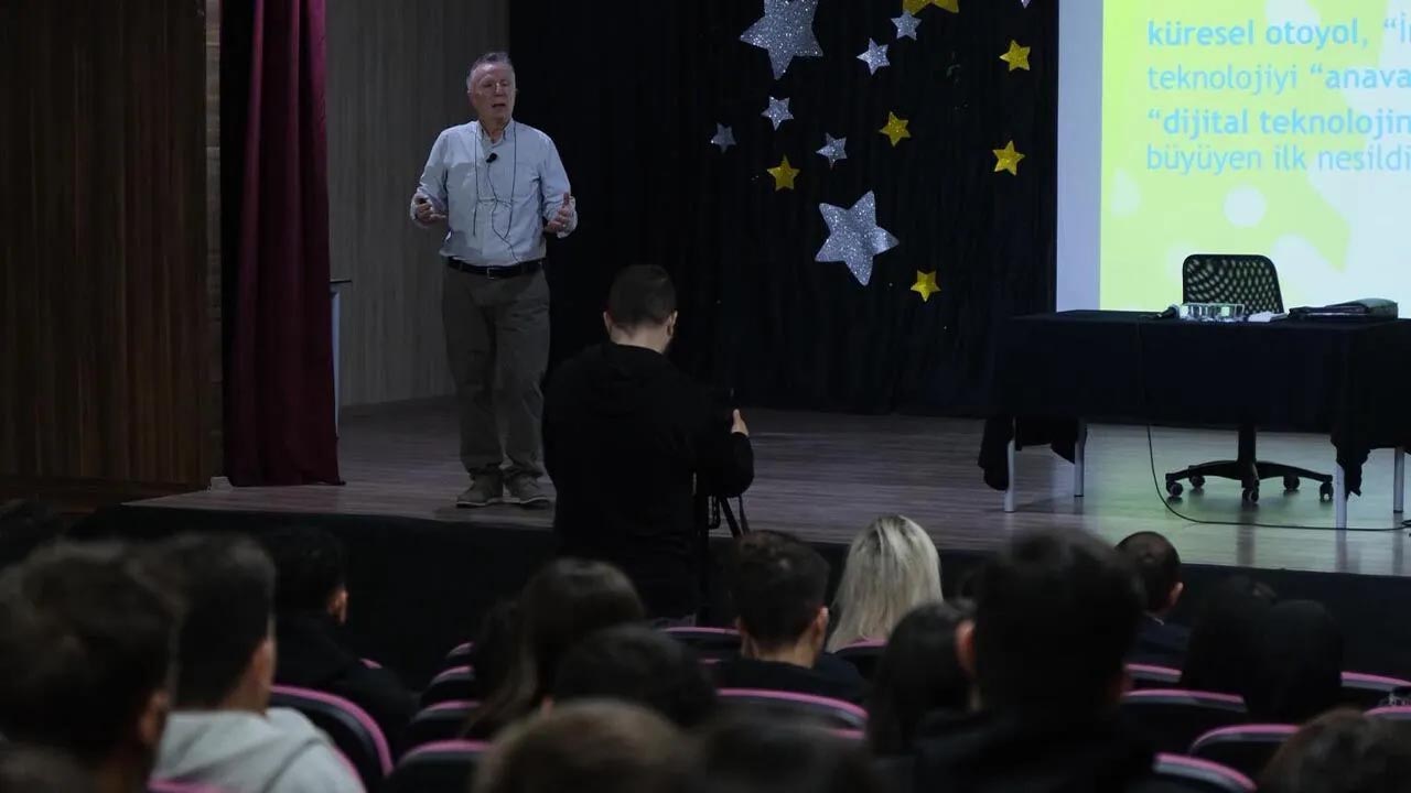 Yalova Eski Vali Akademisyen Ozel Okullar Lise Ogrenci Z Kusagi Soylesi (1)