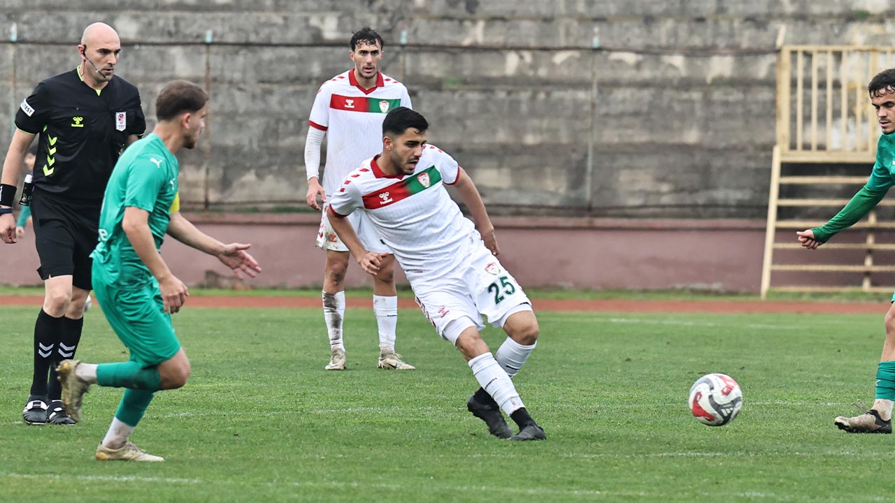 Yalova Fk Bursa Nilufer Nesine Ucuncu Lig Galibiyet (4)