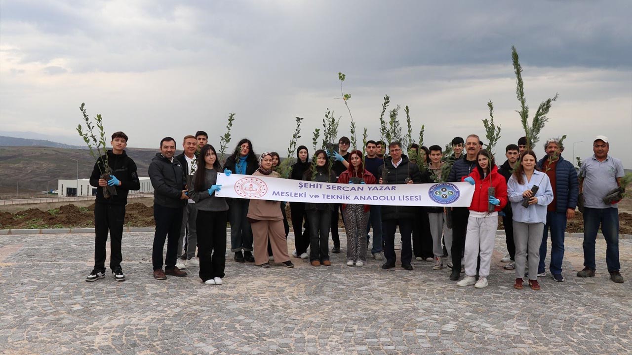 Yalova Osb Sehit Sercan Yazar Ataturk Anma Nutuk Hediye Fidan Dikme (1)