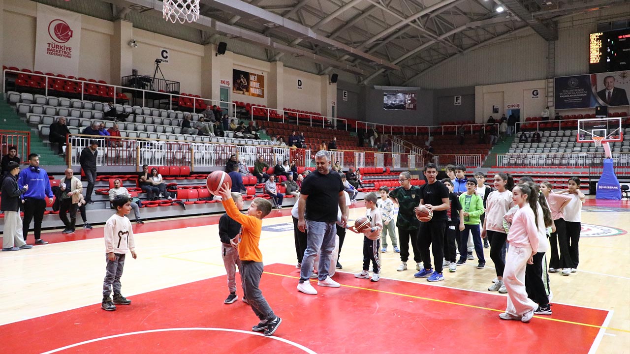 Yalova Tb2L Ciflikkoy Belediyespor Kartal Basketbol Lig Galibiyet (7)