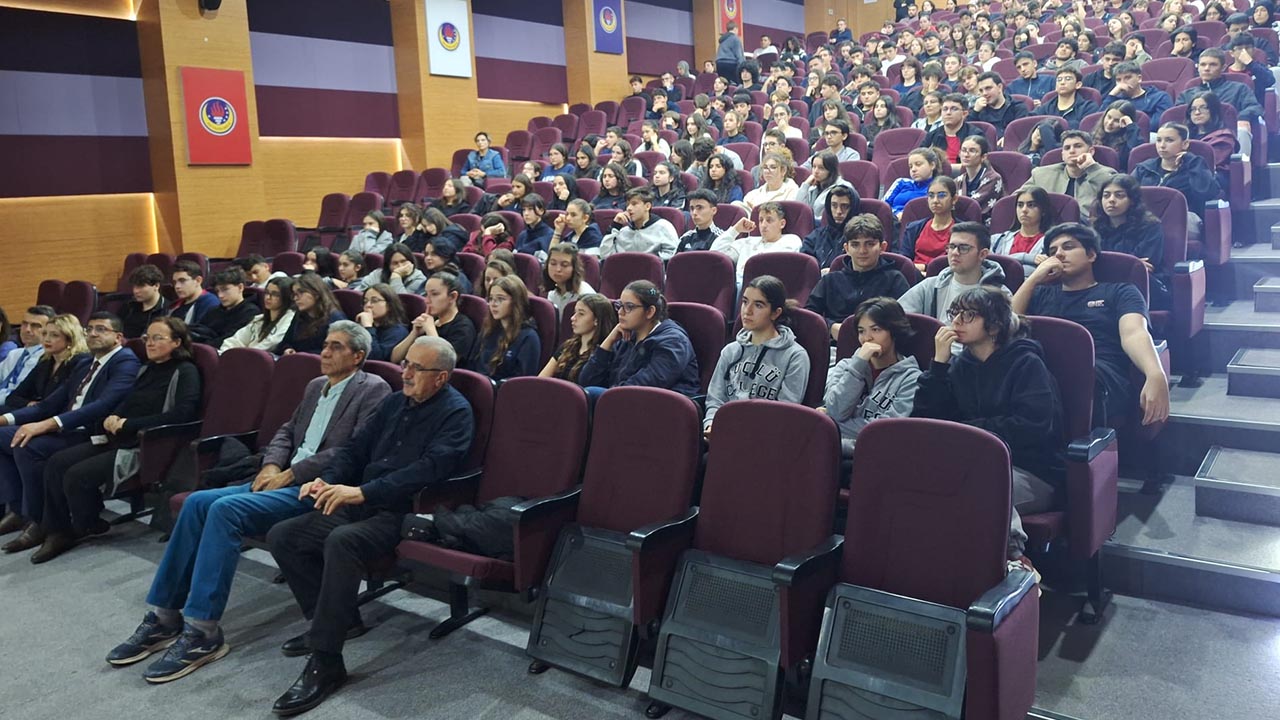 Yalova Ted Koleji Eski Vali Akademisyen Z Kusagi Yesil Yeni Liderler Duzen Sunum Konusma (1)-1