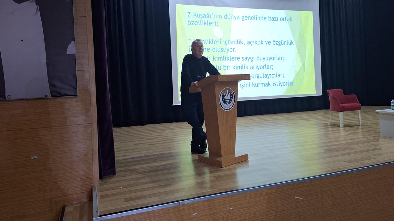 Yalova Ted Koleji Eski Vali Akademisyen Z Kusagi Yesil Yeni Liderler Duzen Sunum Konusma (2)