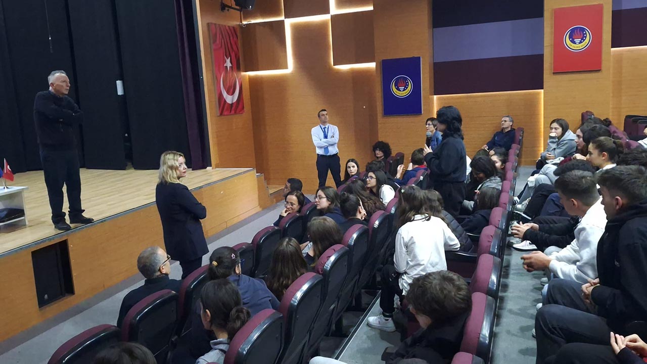 Yalova Ted Koleji Eski Vali Akademisyen Z Kusagi Yesil Yeni Liderler Duzen Sunum Konusma (6)