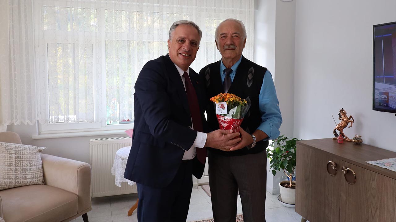 Yalova Termal Sinan Acar Emekli Ogretmene Ziyaret (1)