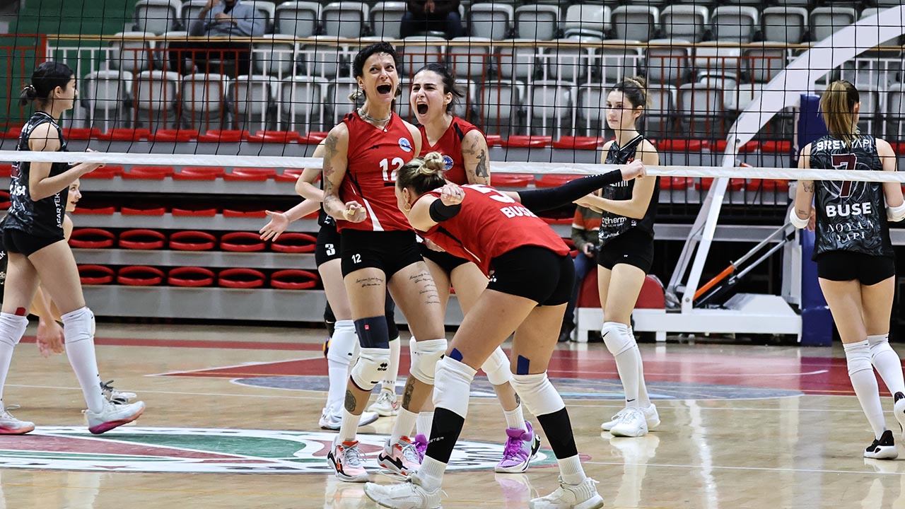 Yalova Turkiye Kadinlar Voleybol Ikinci Lig Eskisehir Deplasman Galibiyet Ciftlikkoy Belediyespor (2)