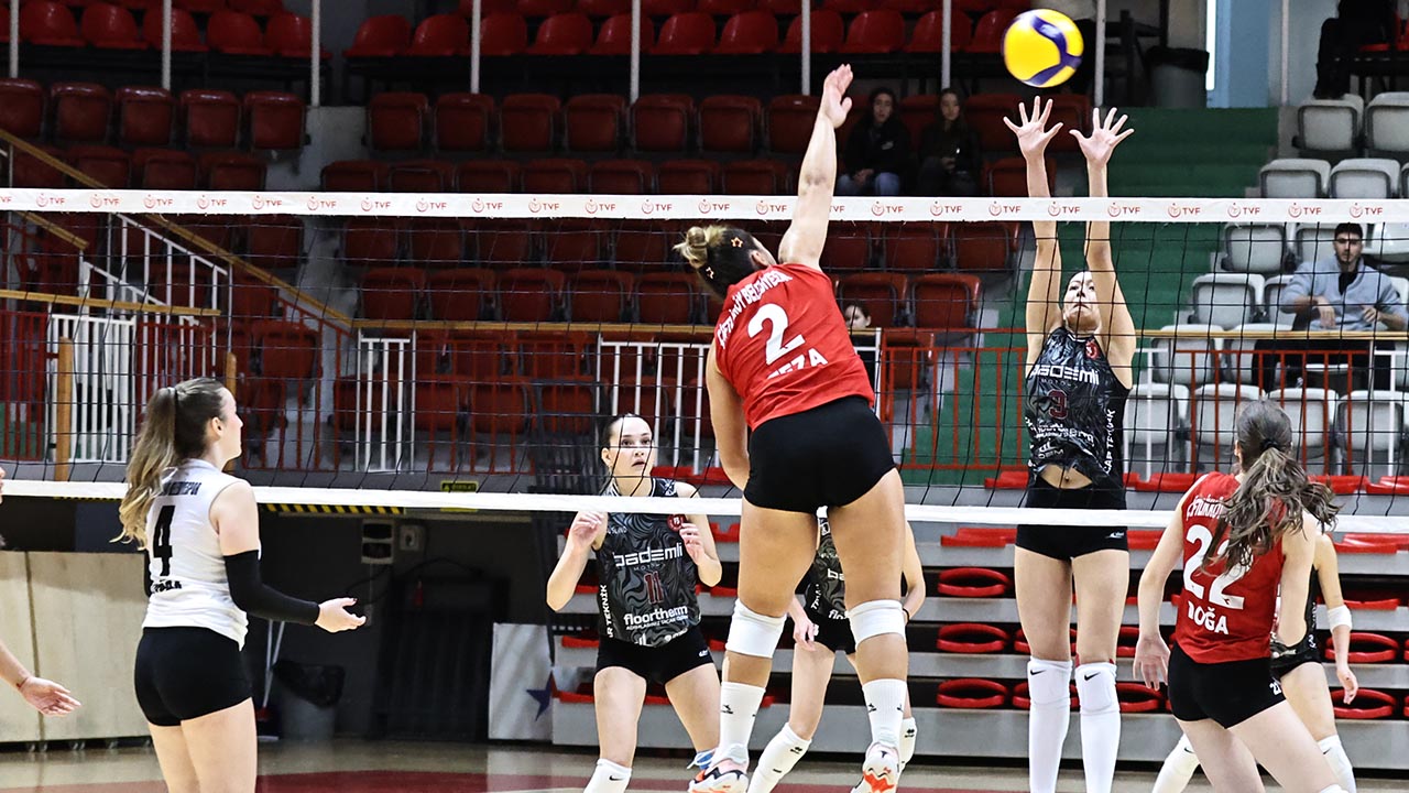 Yalova Turkiye Kadinlar Voleybol Ikinci Lig Eskisehir Deplasman Galibiyet Ciftlikkoy Belediyespor (4)