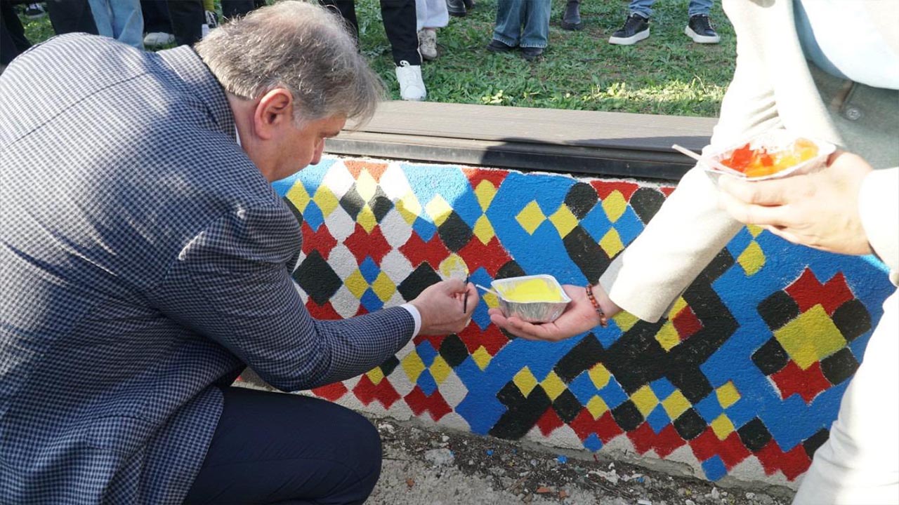 Yalova Universite Kampus Boyama Rektor Ogrenciler Anadaolu Motif (1)